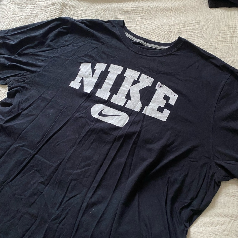 Nike Men's Black and White Logo Tee